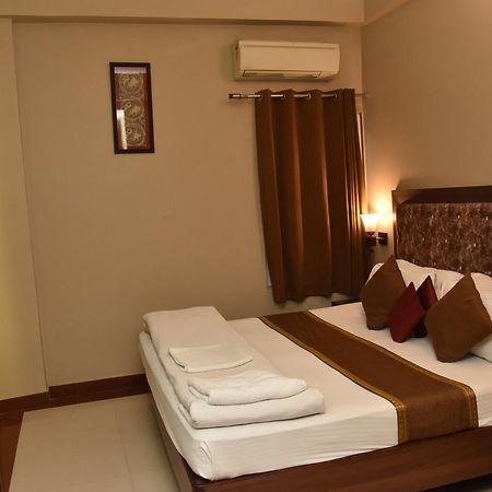 Hotel Vibhav Harsh Варанаси Екстериор снимка