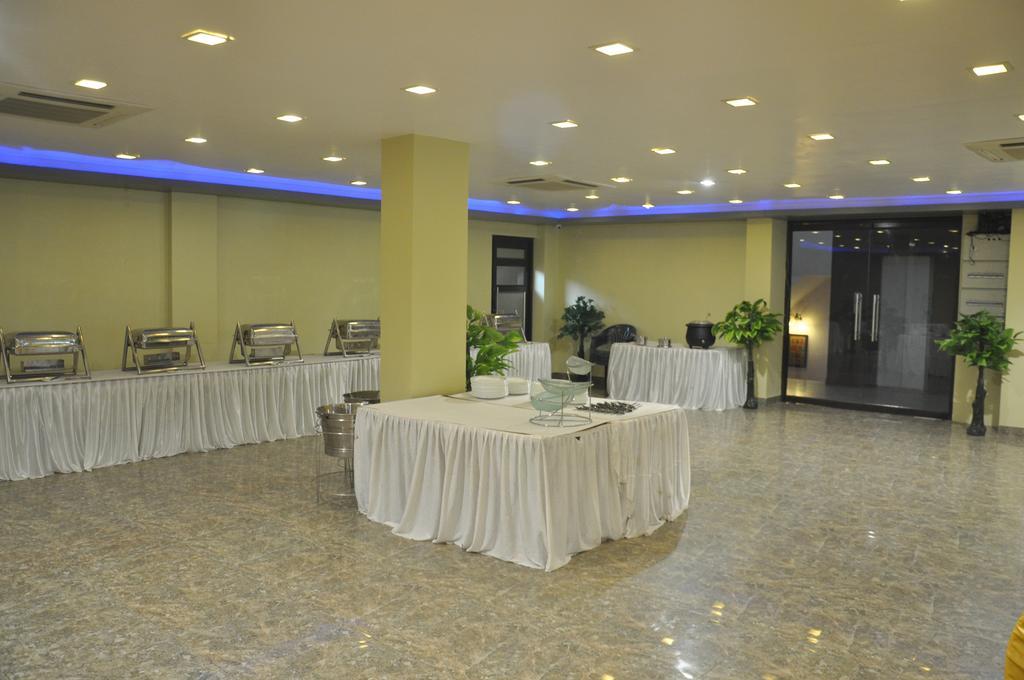 Hotel Vibhav Harsh Варанаси Екстериор снимка