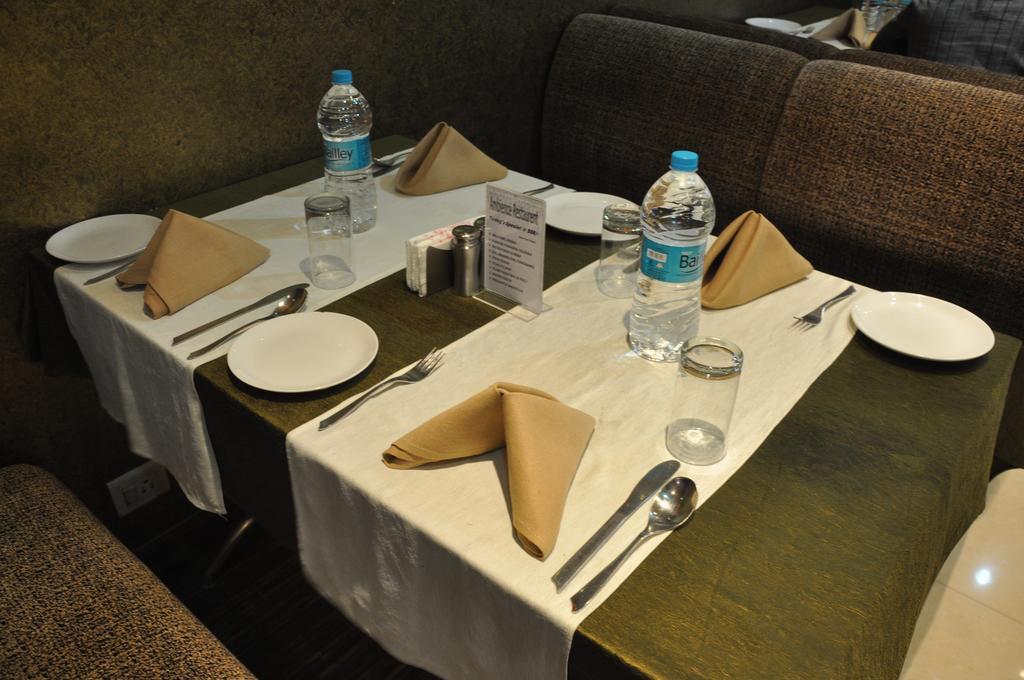 Hotel Vibhav Harsh Варанаси Екстериор снимка