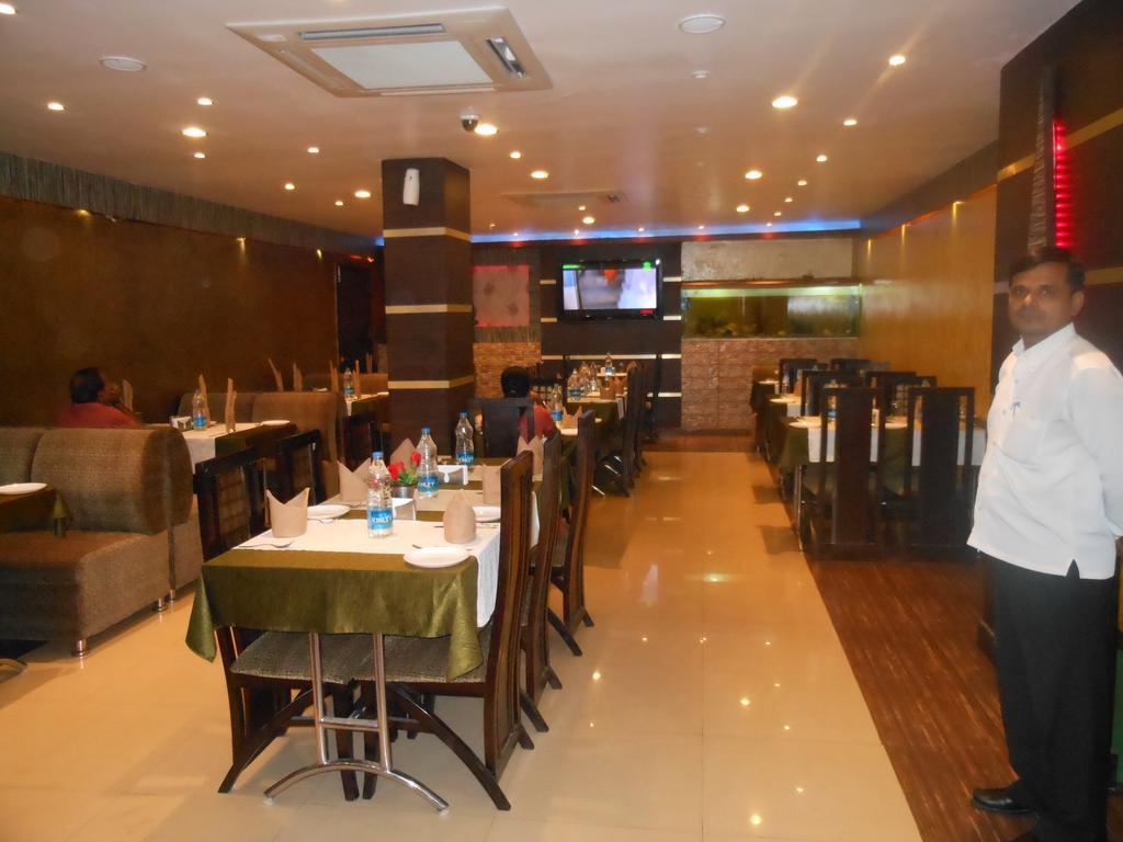 Hotel Vibhav Harsh Варанаси Екстериор снимка