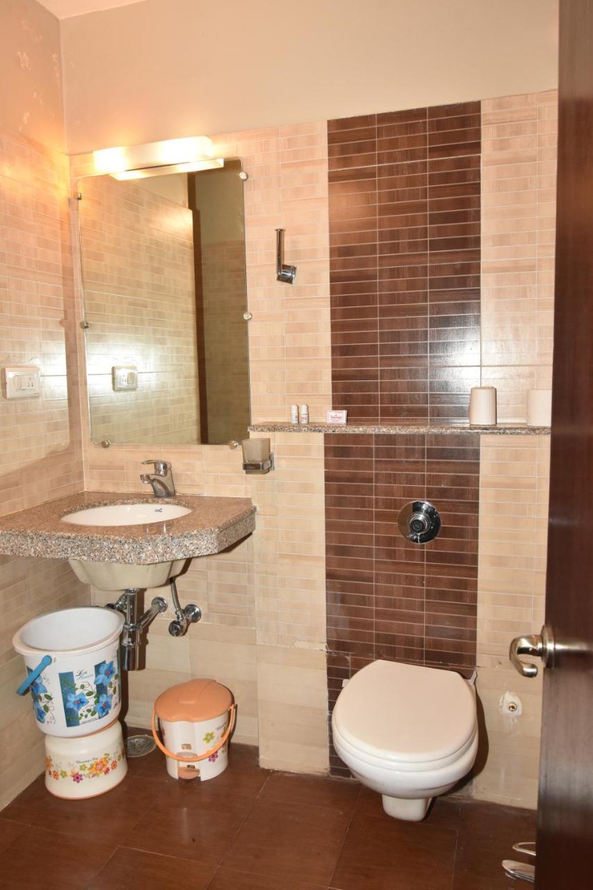 Hotel Vibhav Harsh Варанаси Екстериор снимка