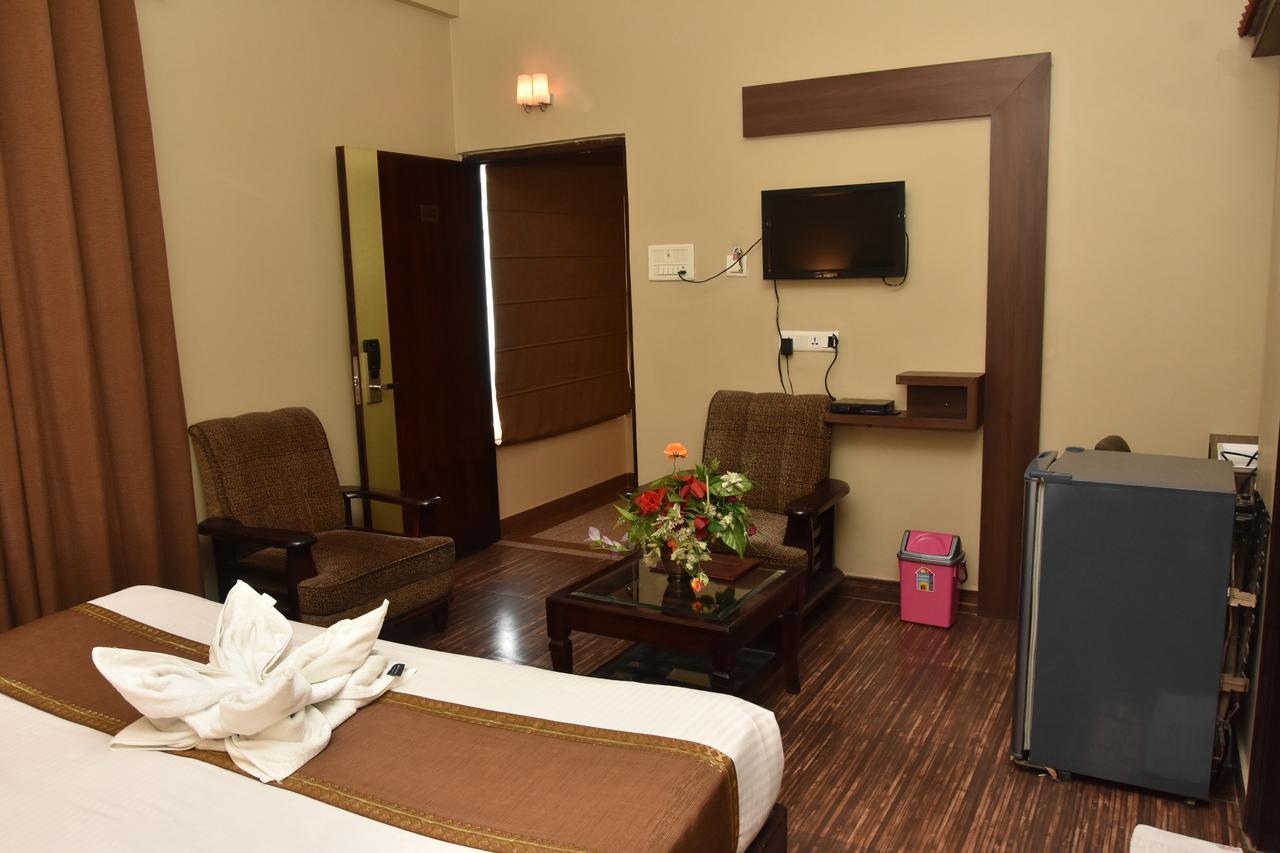 Hotel Vibhav Harsh Варанаси Екстериор снимка