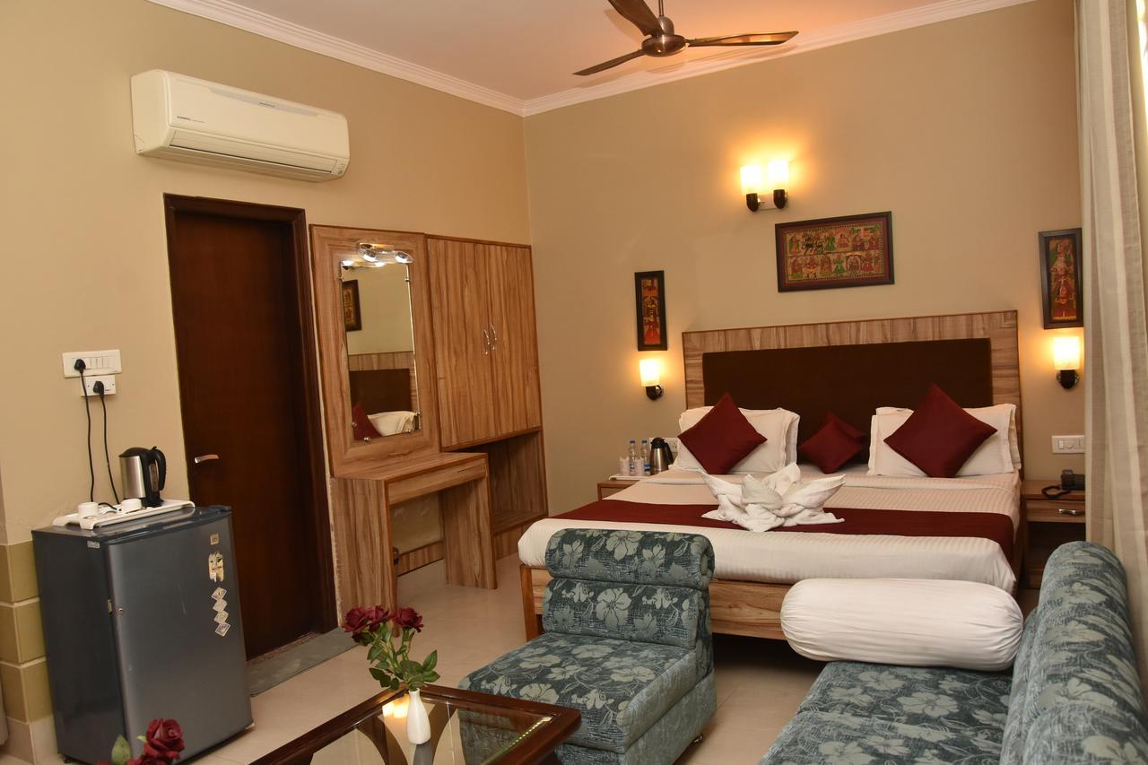 Hotel Vibhav Harsh Варанаси Екстериор снимка